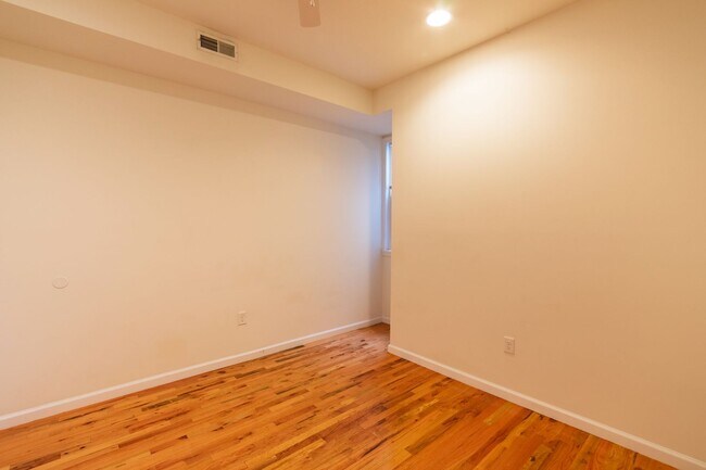 Building Photo - 330 N Preston St