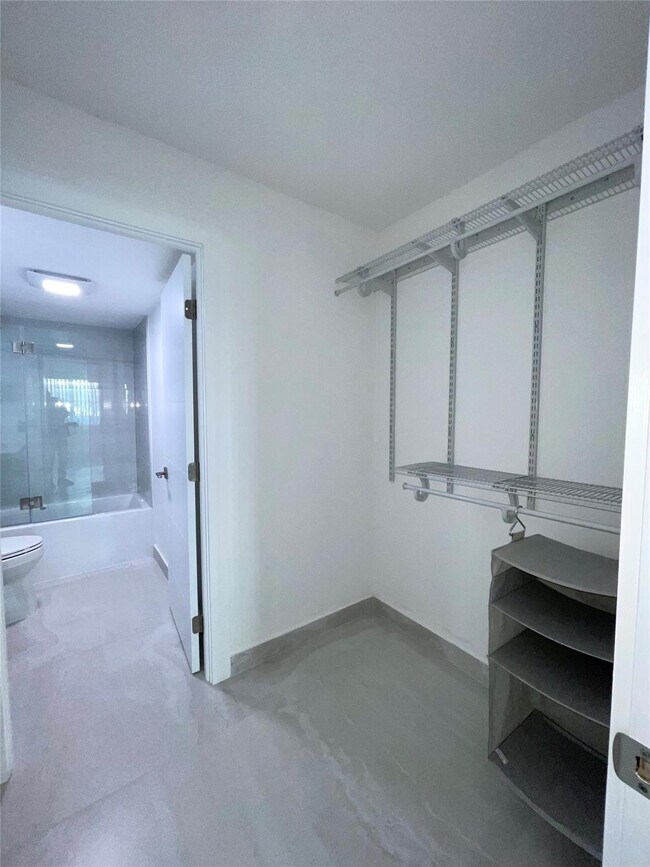 Building Photo - 1515 E Broward Blvd