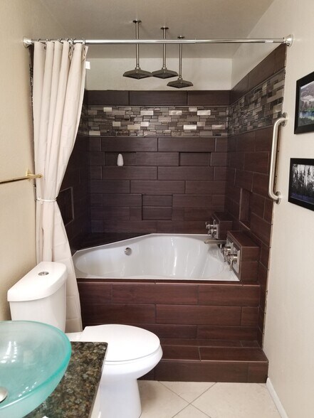 Master bathroom with large soaker tub with shower - 67151 N Chimayo Dr