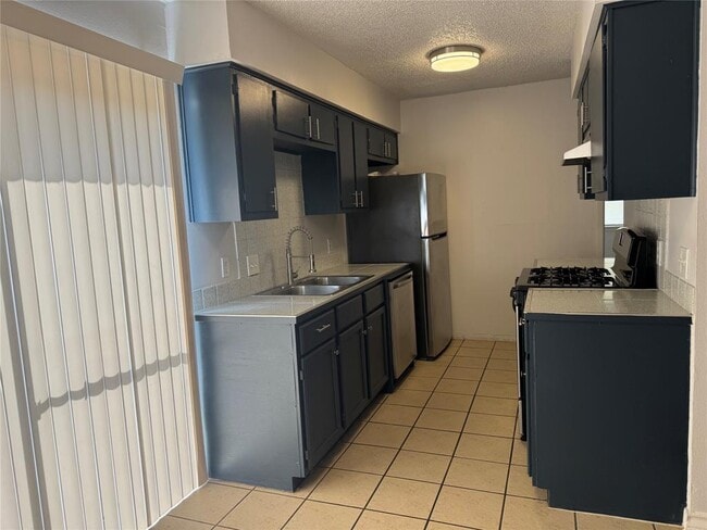 Building Photo - 10622 Golden Quail Dr