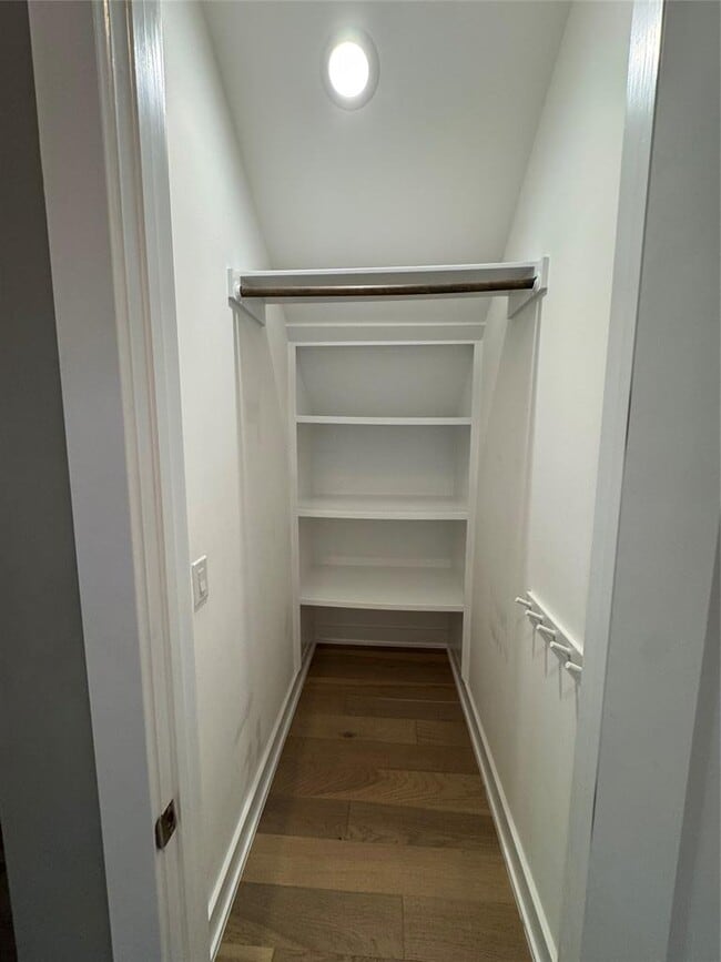 Building Photo - 1908 Kinney Ave