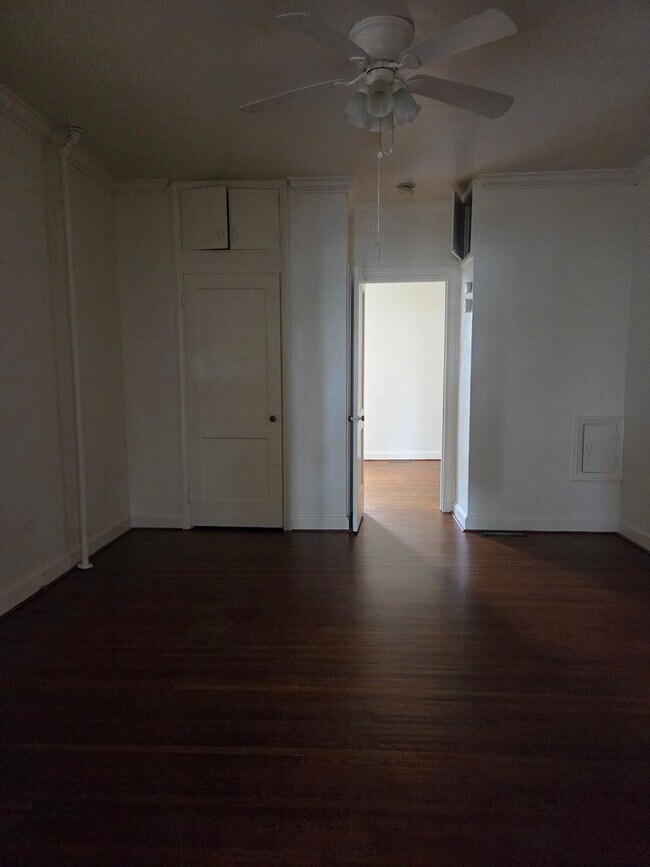 Building Photo - 503 Carlisle Ave