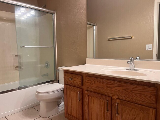 Building Photo - 3107 E Kingbird Pl