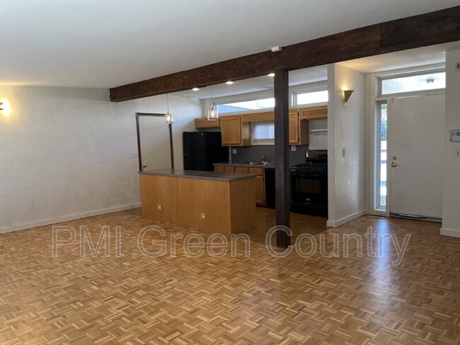 Building Photo - 4978 E 26th St