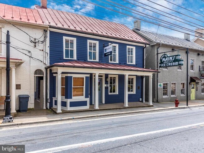 Building Photo - 406 W Green St