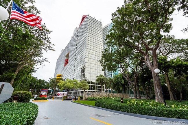 Building Photo - 2025 Brickell Ave