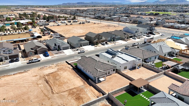 Building Photo - 14936 Hill Ridge Ct