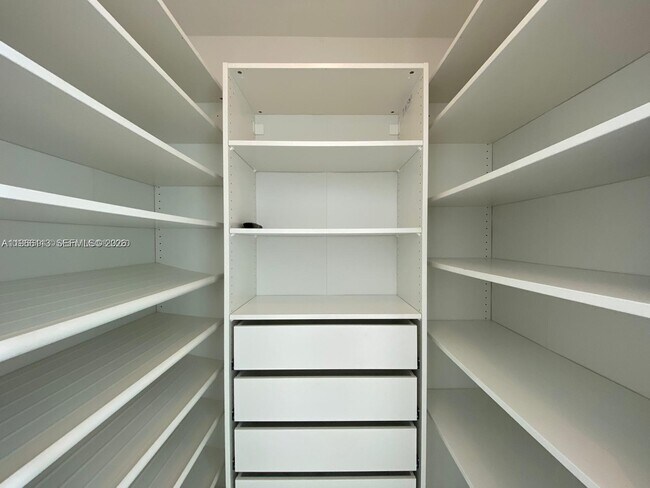 Building Photo - 501 NE 31st St