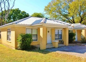 Building Photo - 800 S Vandeveer St