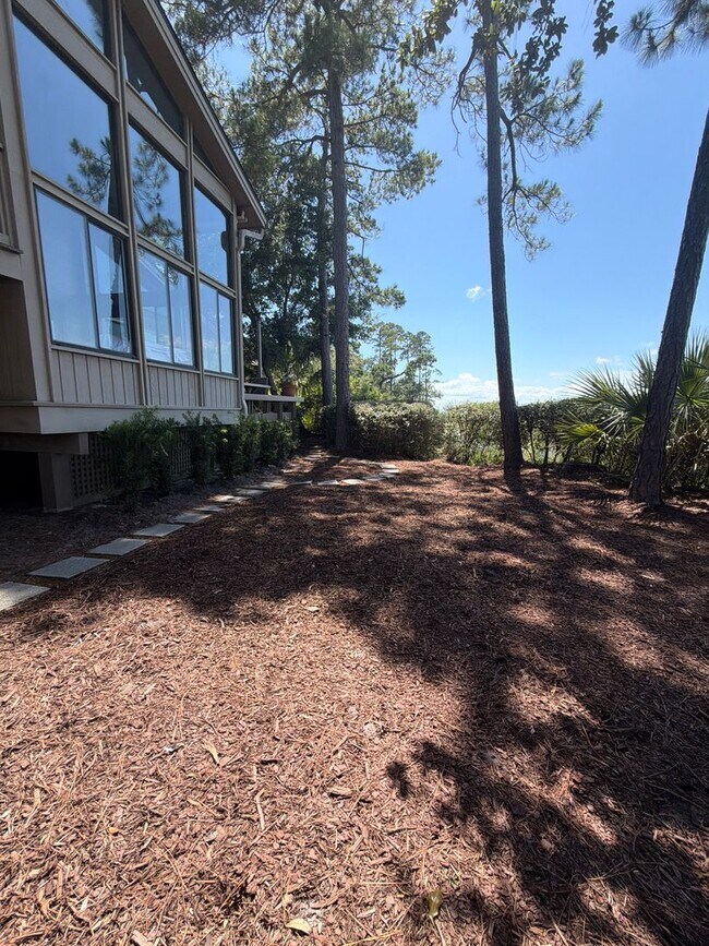Building Photo - Beautiful Furnished Marsh Front Home - 6 mo Lease Term