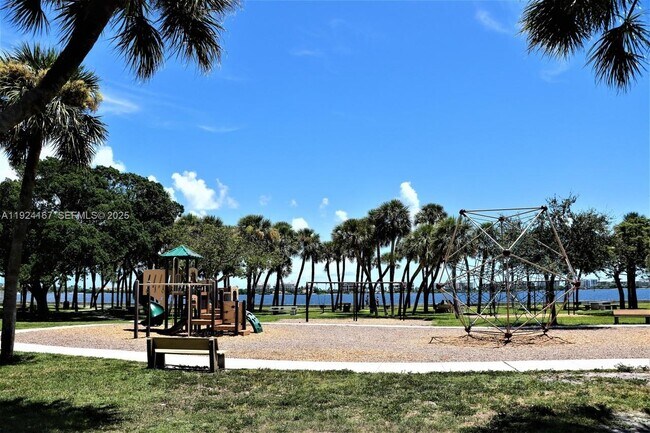 Building Photo - 417 N K St