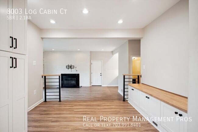 Building Photo - 8003 Log Cabin Ct