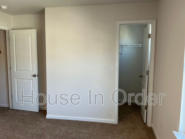 Building Photo - 341 Oak Br Rd