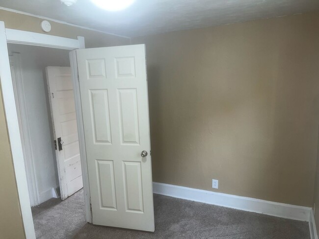 Building Photo - Spacious 4 Bedroom Located in North Toledo