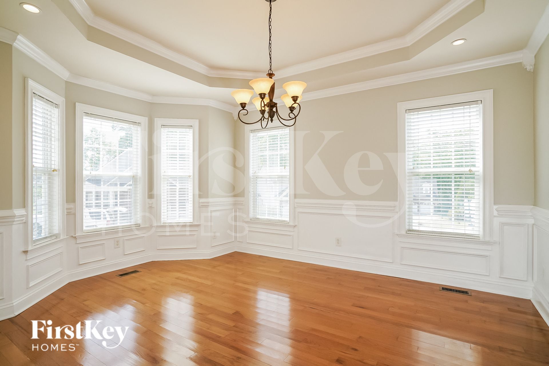 Building Photo - 15 Falling Oak Ct