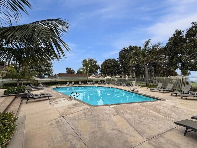 Building Photo - 3B/2BA Home in Encinitas Now Available for...