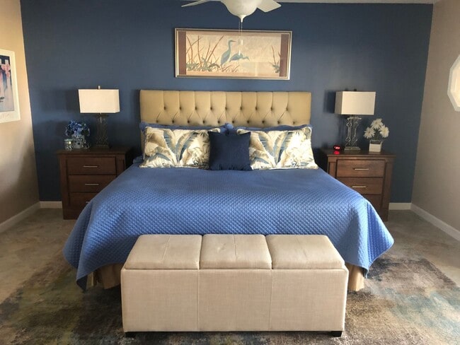 Building Photo - 45+ Active Adult Resort Community Updated Golf Course Property Available APRIL 2026 through Decem...