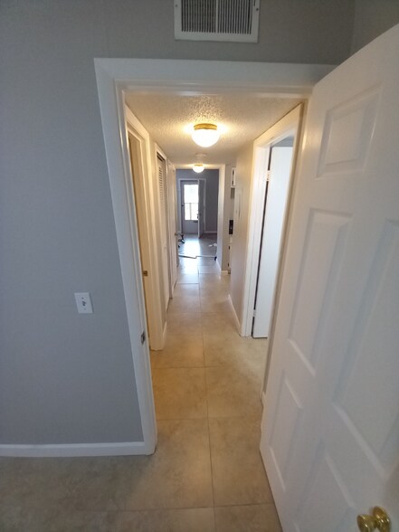 Building Photo - 3455 Countryside Blvd