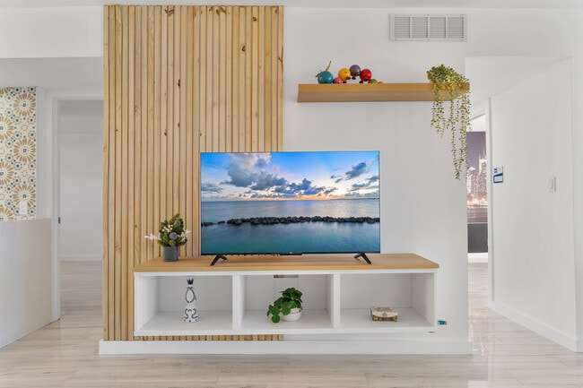 Building Photo - 3001 S Course Dr