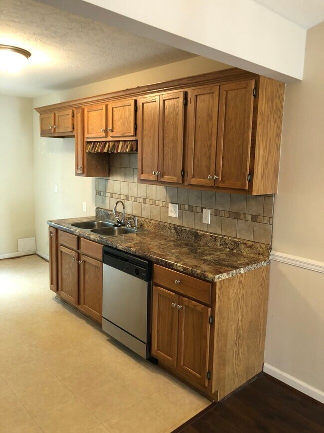 Building Photo - Cobblestone Trace- Oxford's Premier 55+ Community