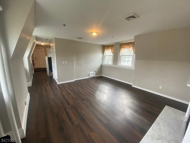 Building Photo - 35 Main St