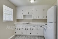 Building Photo - 320a Verdery Dr