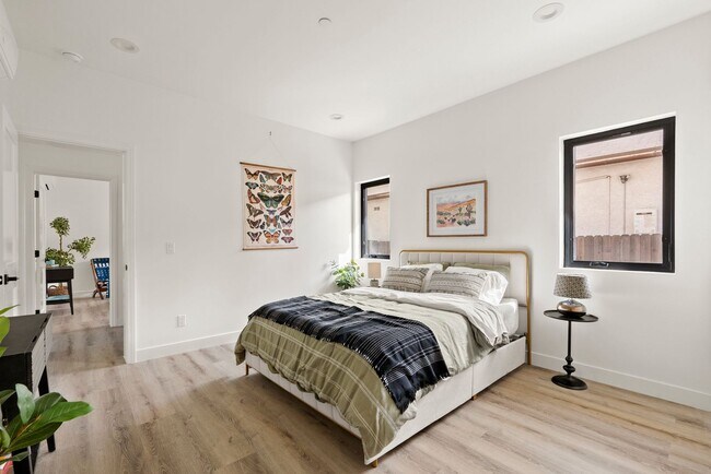 Building Photo - Stunning brand new construction, modern lu...