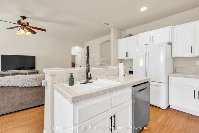 Building Photo - 563 Aspen Meadows Way