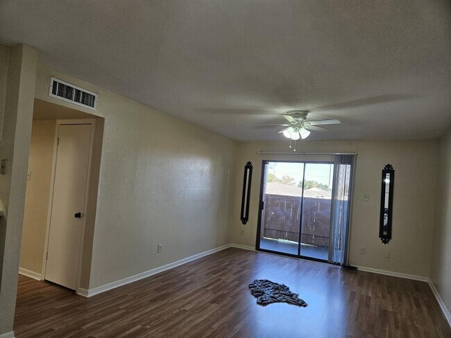 Building Photo - 8433 Hearth Dr