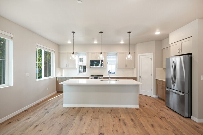 Building Photo - NEW Bothell Townhome | 4 Bedroom | $3,900