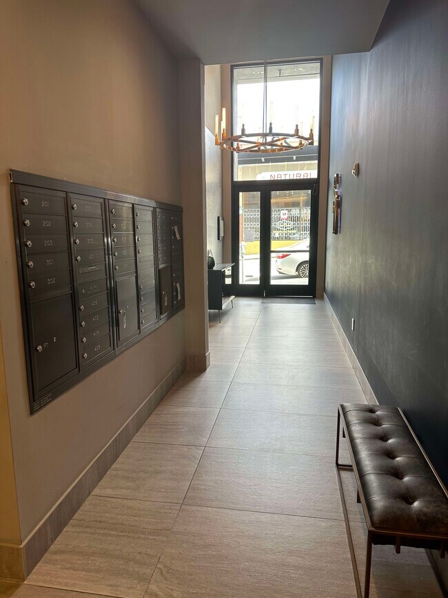 Building Photo - 1238 Sutter St