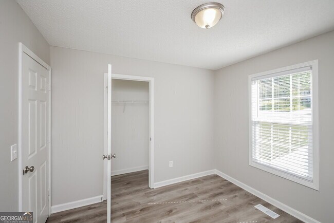 Building Photo - 105 Salem Pl