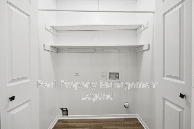 Building Photo - Hearthwood Ct 5633