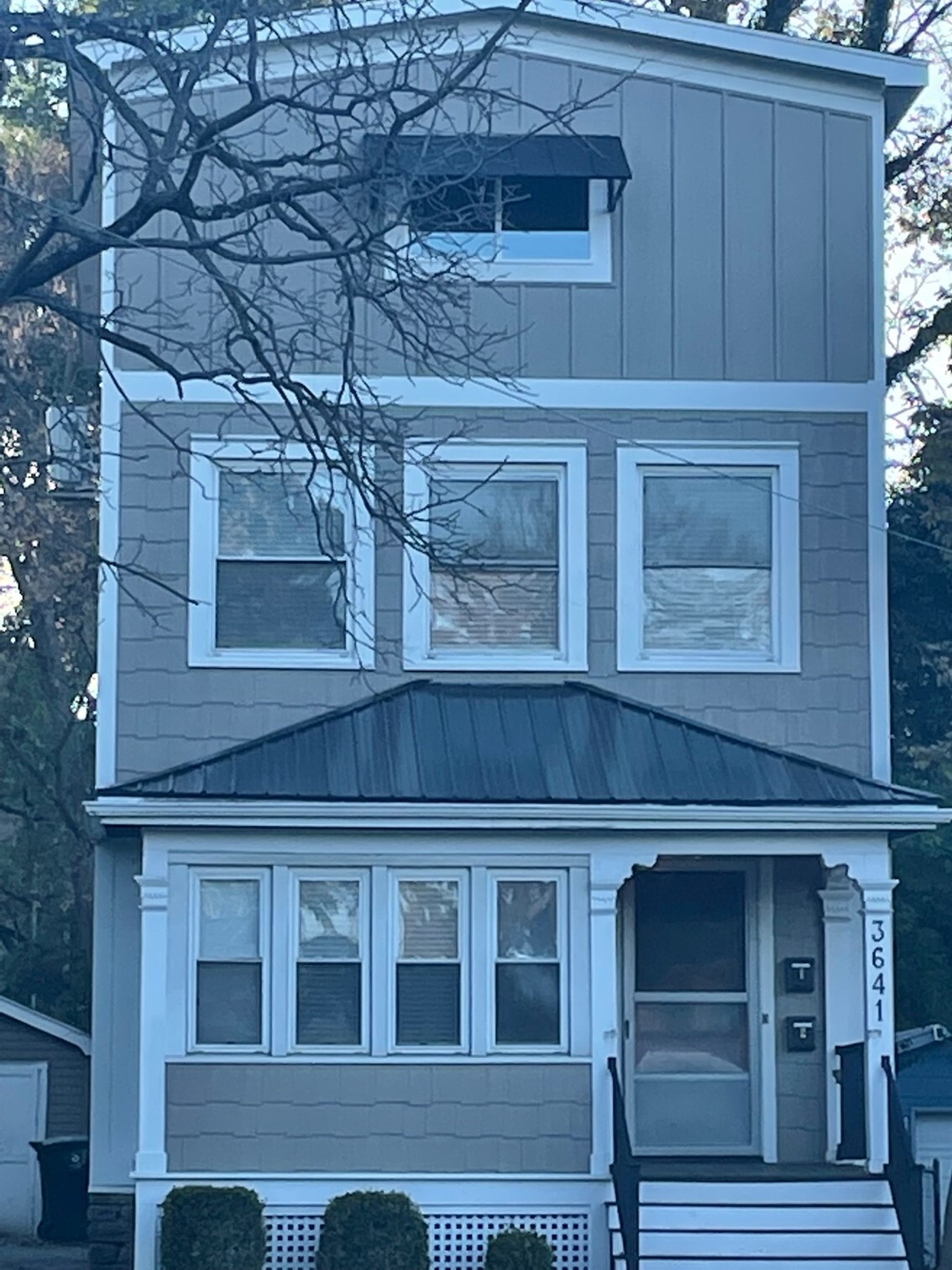 Front Of House, 2 blocks from Hyde Park Square - 3641 Edwards Rd