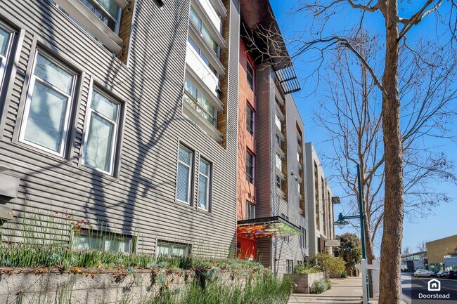 Building Photo - 6466 Hollis St