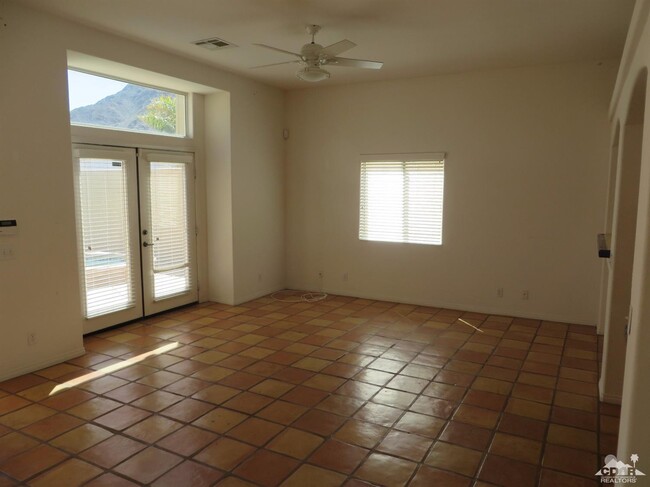 Building Photo - 53585 Avenida Velasco