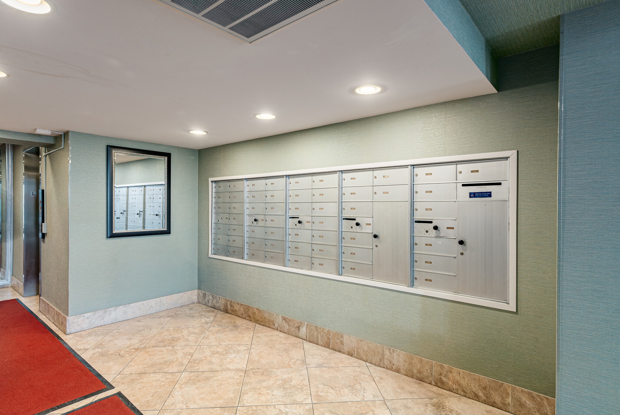 Mailboxes in lobby - 1919 N Summit Ave
