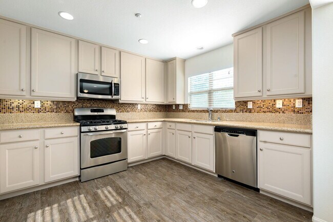 Building Photo - 262 Paseo Gregario