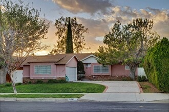 Building Photo - Charming Single-Story Pool Home in Prime Northridge Location