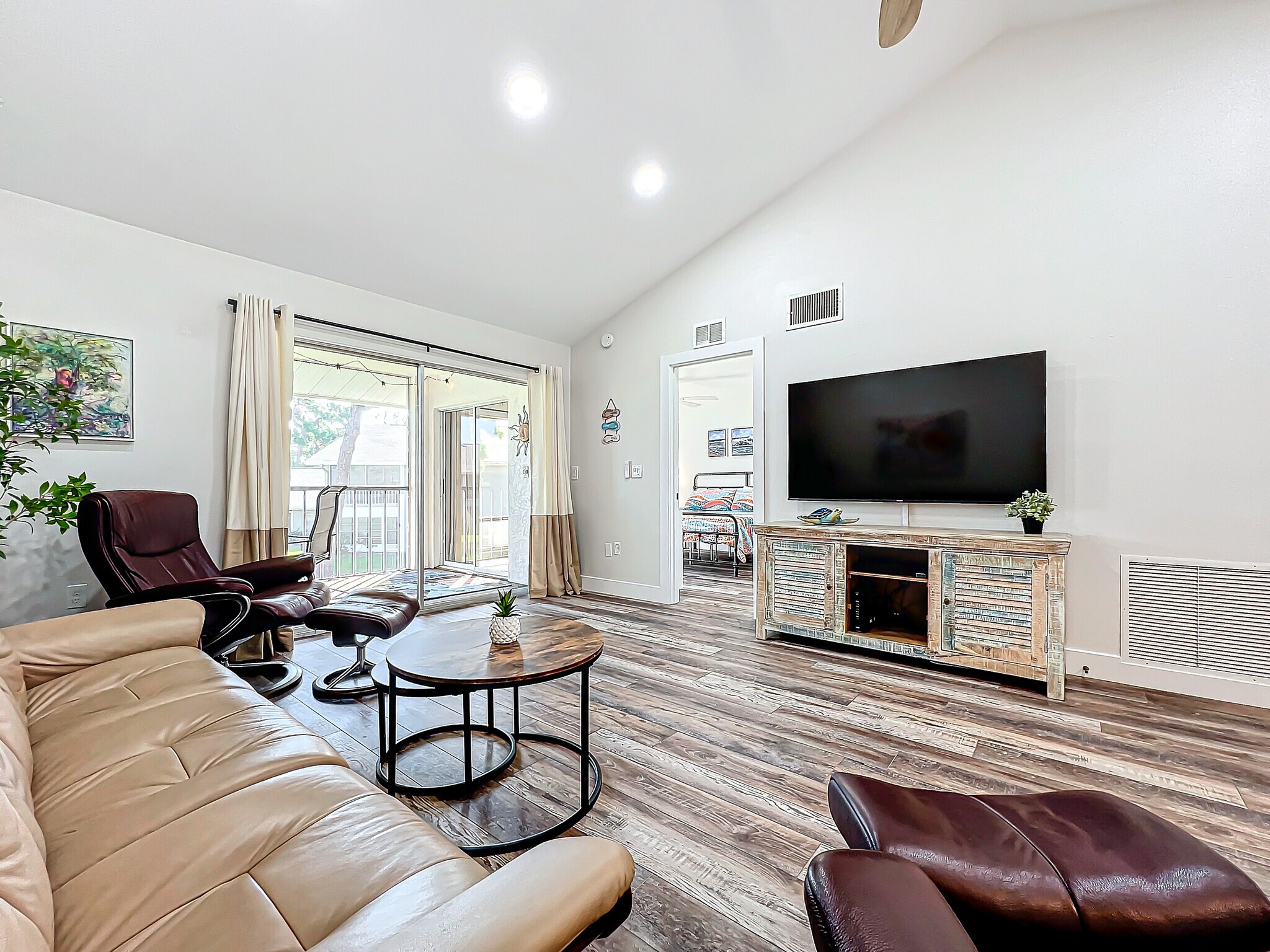 Building Photo - 1407 Pine Lake Dr