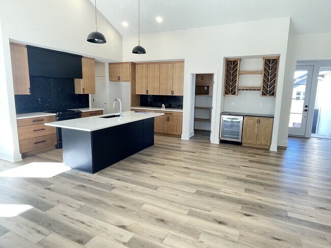 Building Photo - 252 N Ciderbluff St