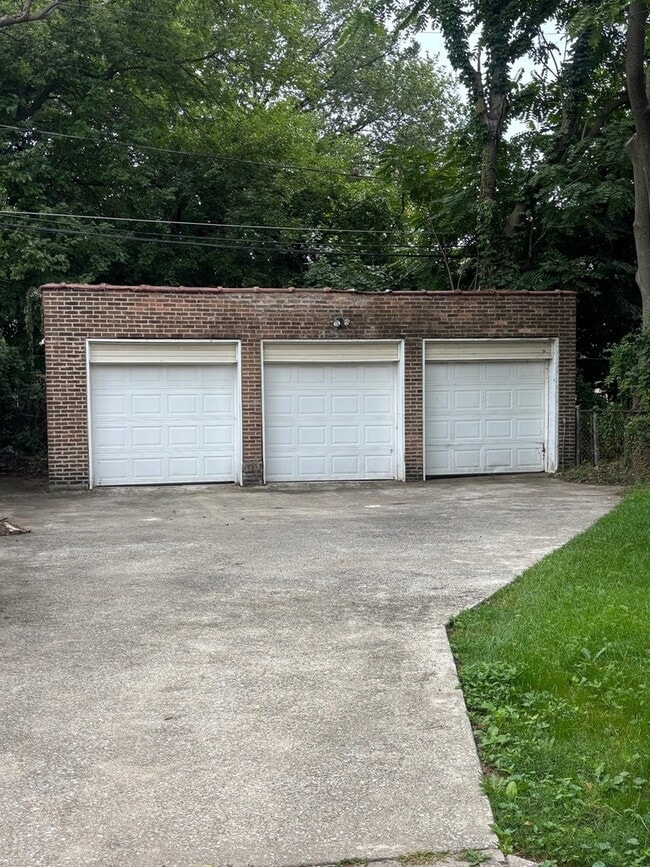 Building Photo - 7743 S Saginaw Ave