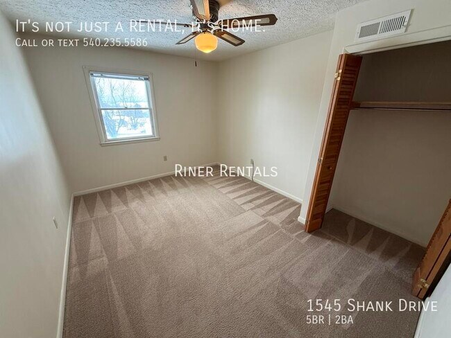 Building Photo - 1545 Shank Dr