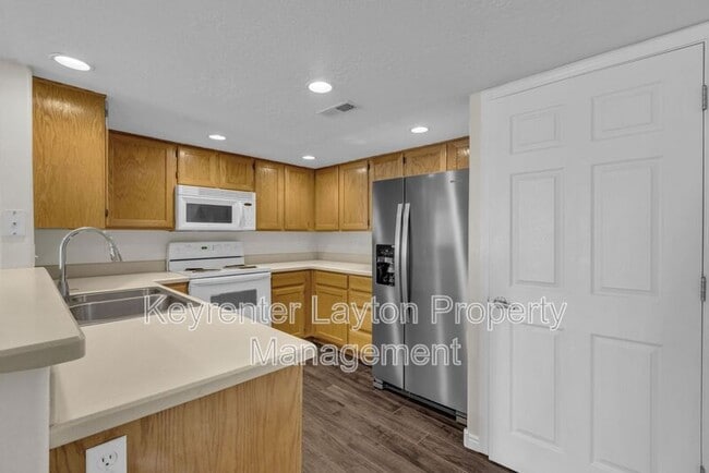 Building Photo - 490 E 700 S