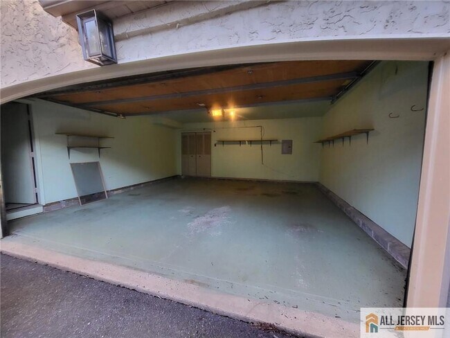 Building Photo - 12 Carriage Pl