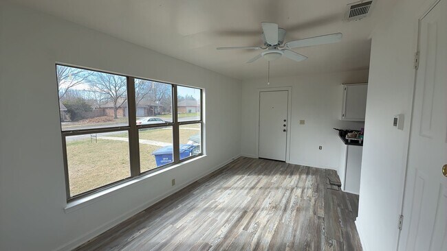 Building Photo - 402 Hill St