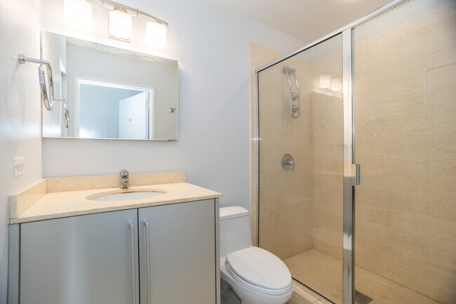 Building Photo - 653 N Kingsbury St