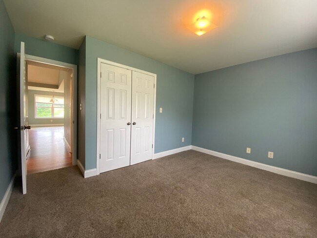 Building Photo - Home for Rent in Woodstock! View with 48 H...