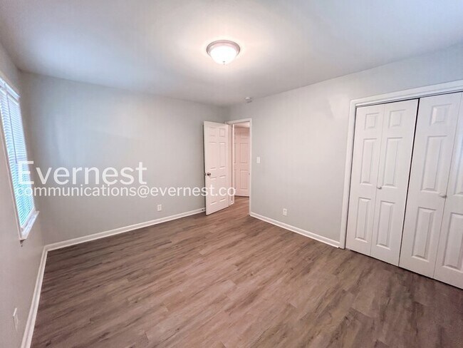 Building Photo - Limited Time Special Offer / 3 beds 2 baths Spacious Single Family Home with Carport and Deck /  ...