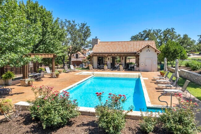 Building Photo - 306 Enclave Cir